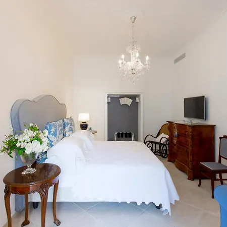 Konukevi Relais Palazzo Cacace 3*
