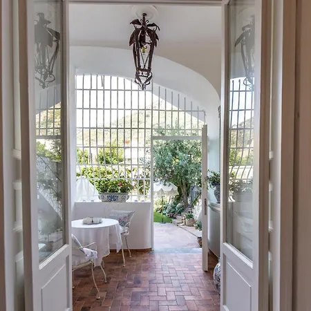Konukevi Relais Palazzo Cacace 3*