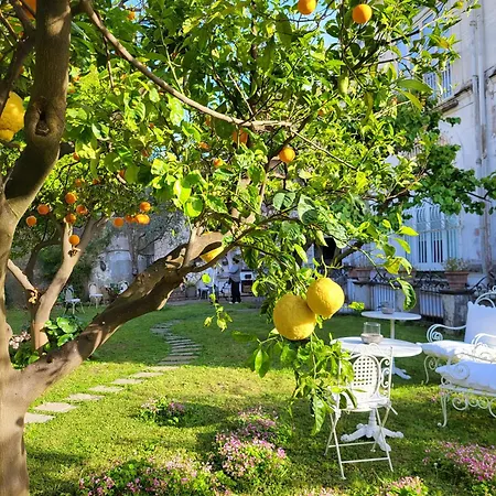 Relais Palazzo Cacace 3*